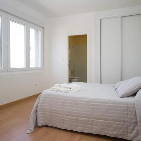 - 2 Bedrooms - 08563 Apartament Lira (A Coruna)
